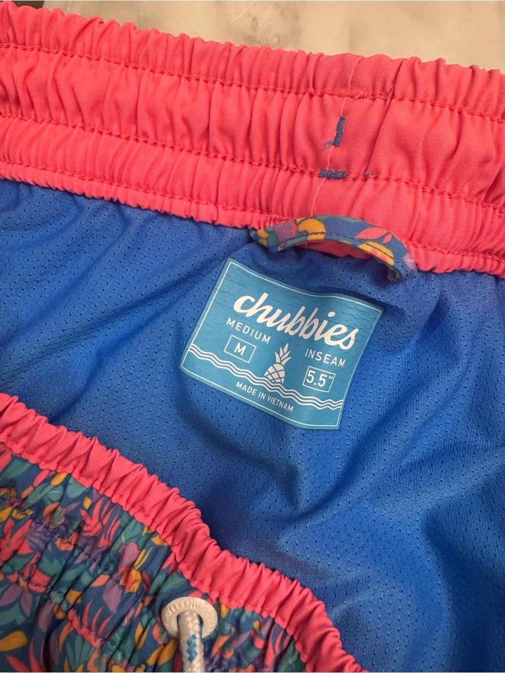 chubbies Men’s Swim Trunks size M, 5.5” inseam